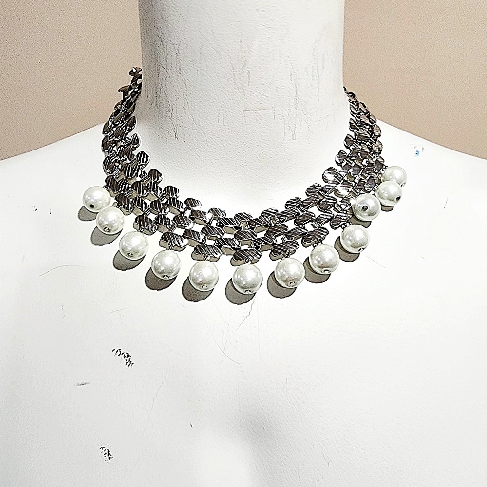 NWT NY&Company Faux Pearl Link Statement Necklace